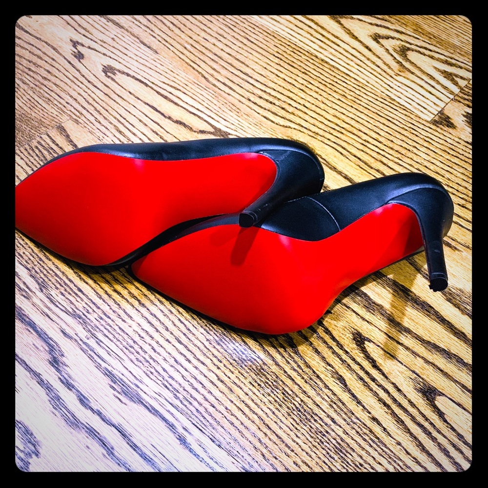 Mint Condition Black Pumps